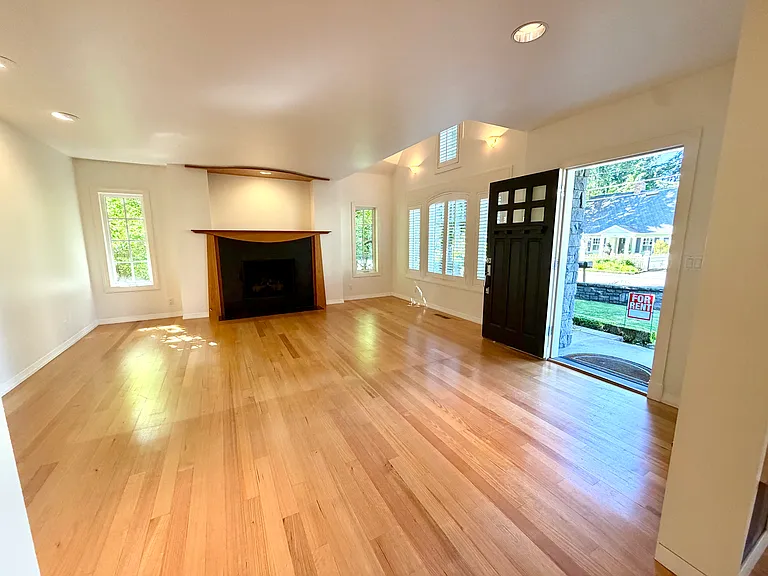 172 Middlecrest Rd — Photo 6