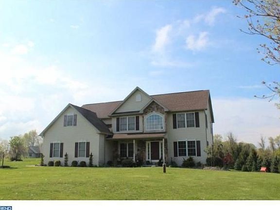 3rd image of 100 Gray Fox Ln
