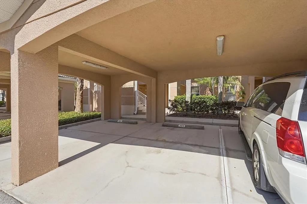 Building Photo - 819 Fairwaycove Ln #204