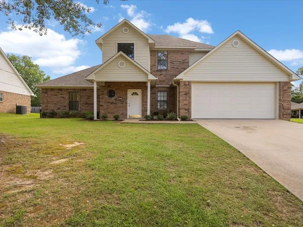 703 Daniel St, Gladewater, TX 75647