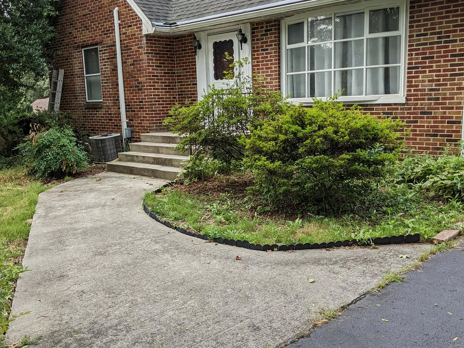 4 bed, 2.5 bath, 2238 sqft, $2,295 — Photo 2