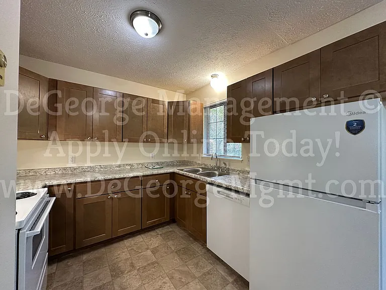 Parkway Apartments — Photo 8