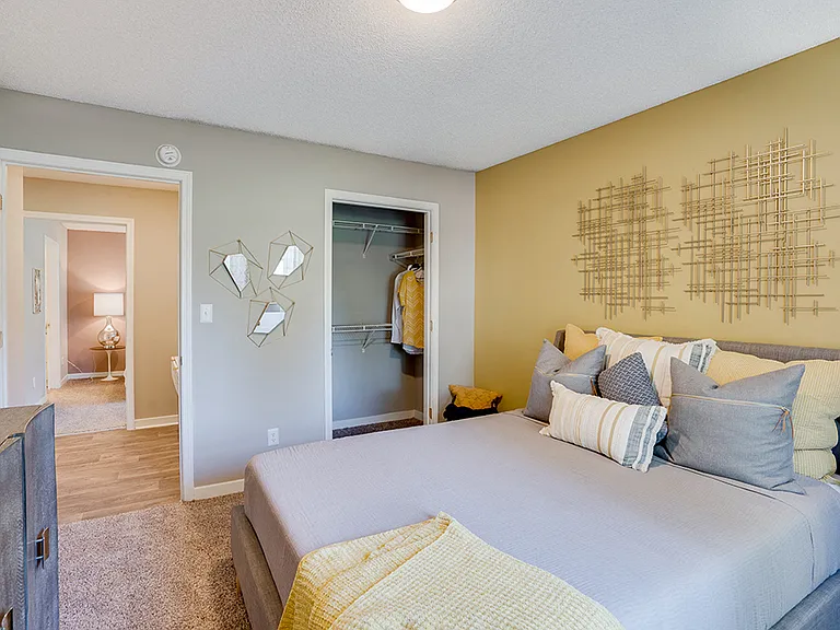 Oak Hollow Apartments — Photo 14