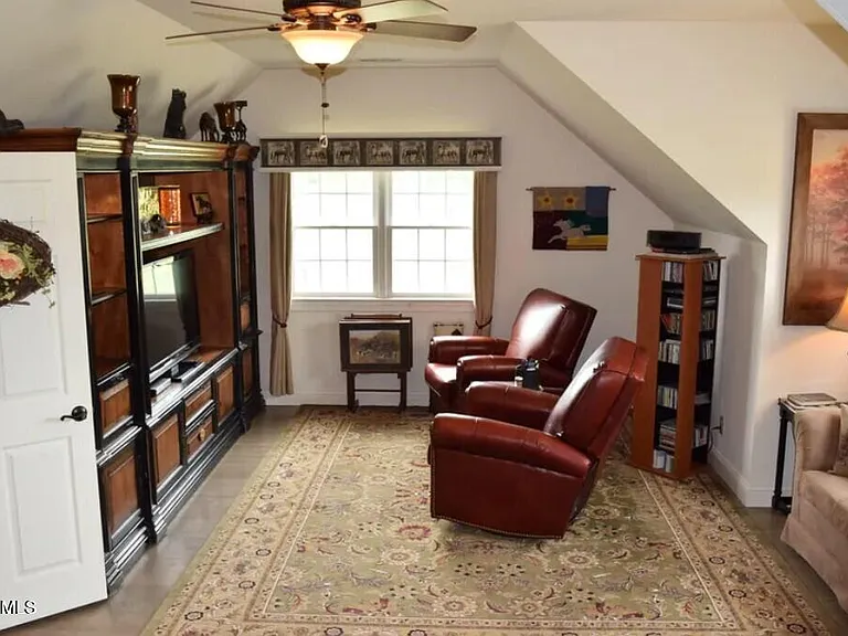 245 Blue Valley Rd — Photo 2