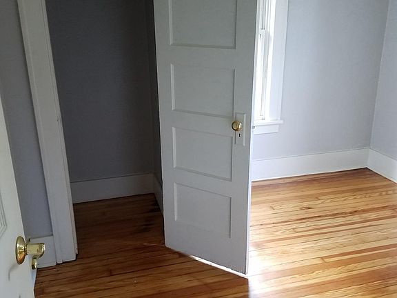 4th image of 2630 Burns Ave