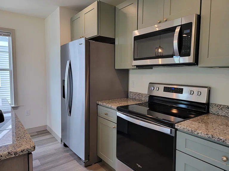 11 Yacht Ave #B — Photo 9