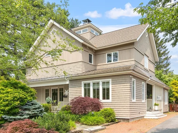 78 Elsinore St, Concord, MA 01742