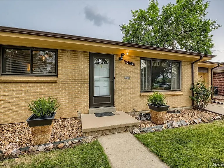 3189 Wheeling St — Photo 2