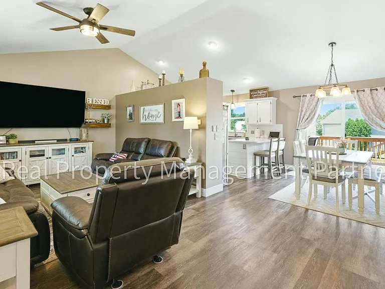 11425 Prairie Ave — Photo 10