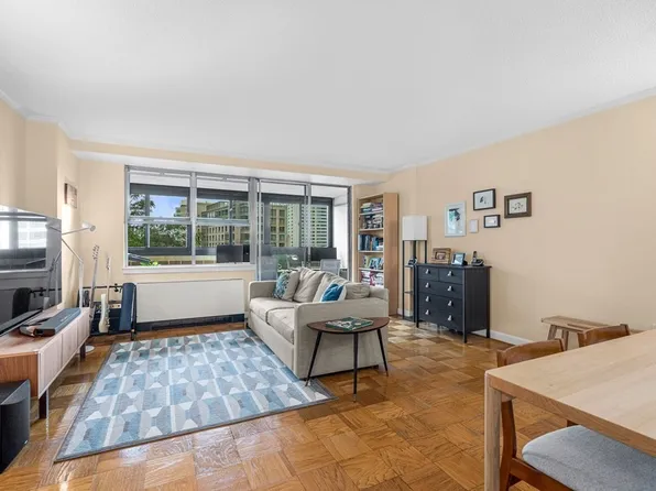 2 Hawthorne Pl APT 7O, Boston, MA 02114