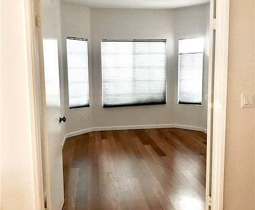 5th image of 1766 Lucretia Ave