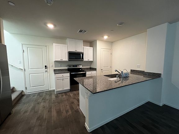 5th image of 1100 Scarlet Sparrow St