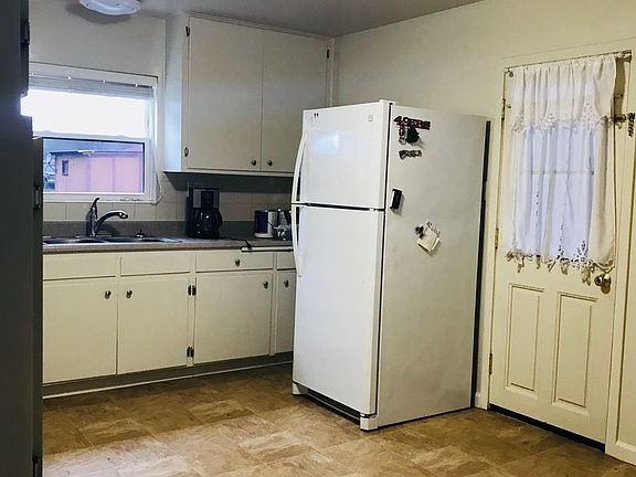 4th image of 19120 Arnold Dr