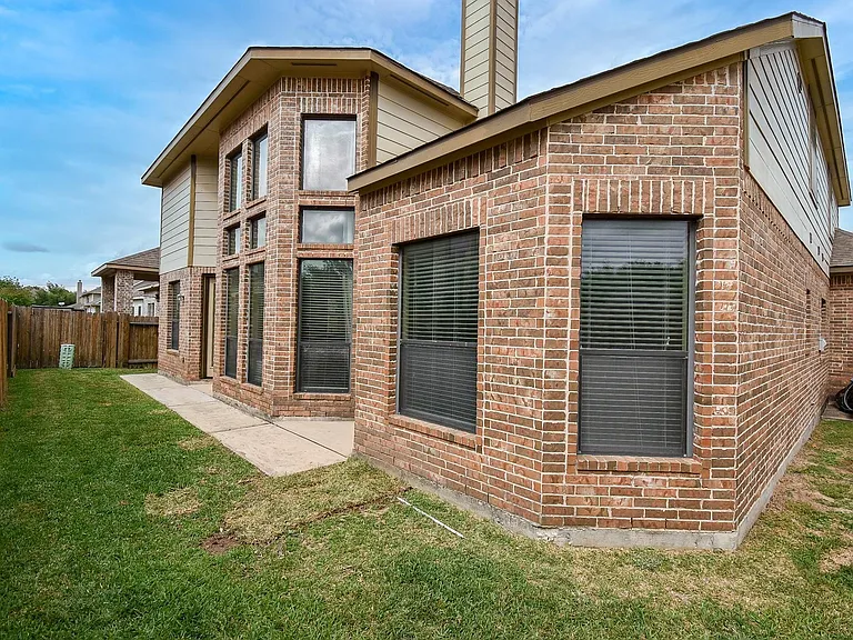 6034 Gracys Landing Ln — Photo 44