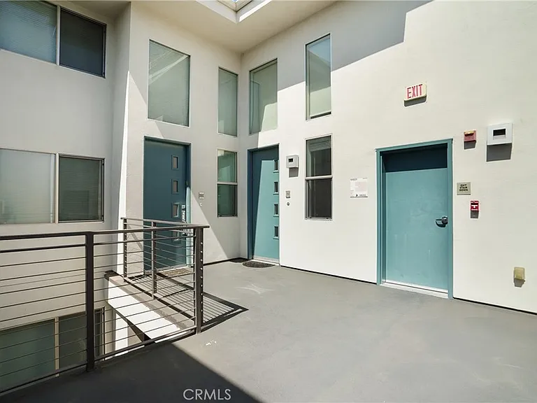 12837 Moorpark St #405 — Photo 21