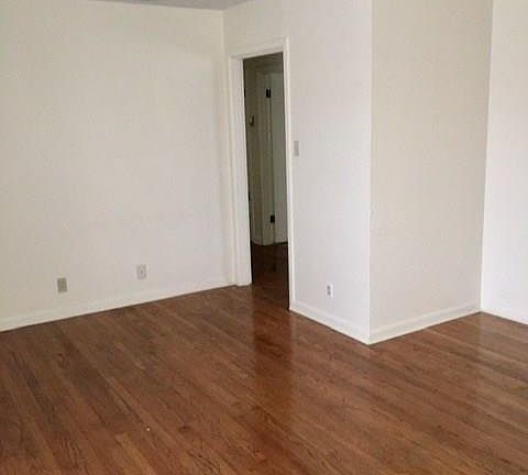 3rd image of 426 S La Salle Dr