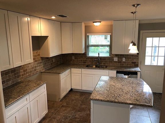 5th image of 112 Lindenwood Dr