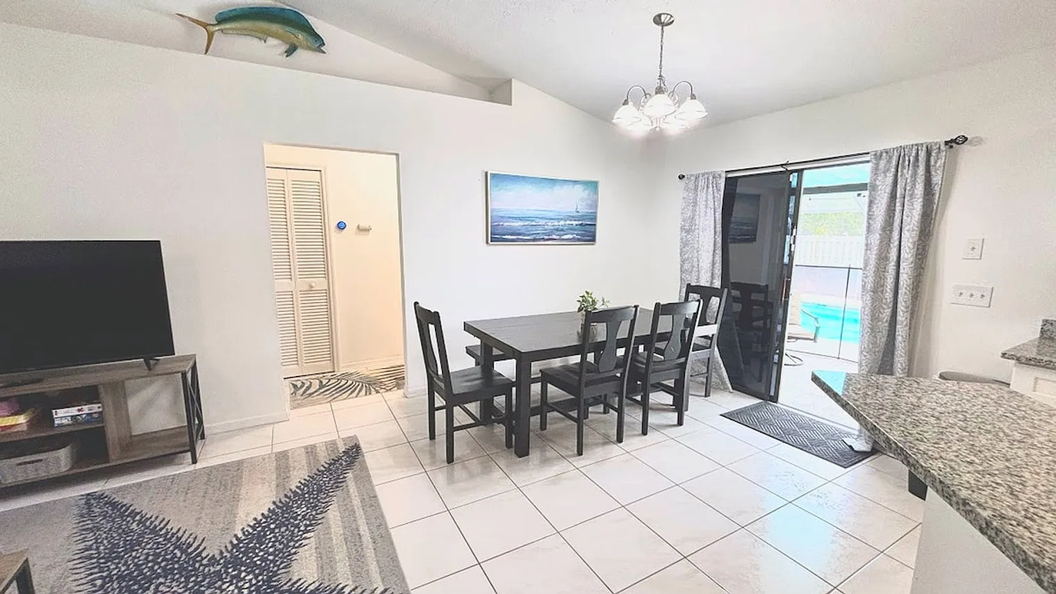 3 bed, 2.0 bath, $5,183 — Photo 3