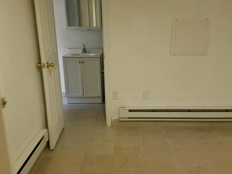 2813-15 W Queen Ln #1 — Photo 11