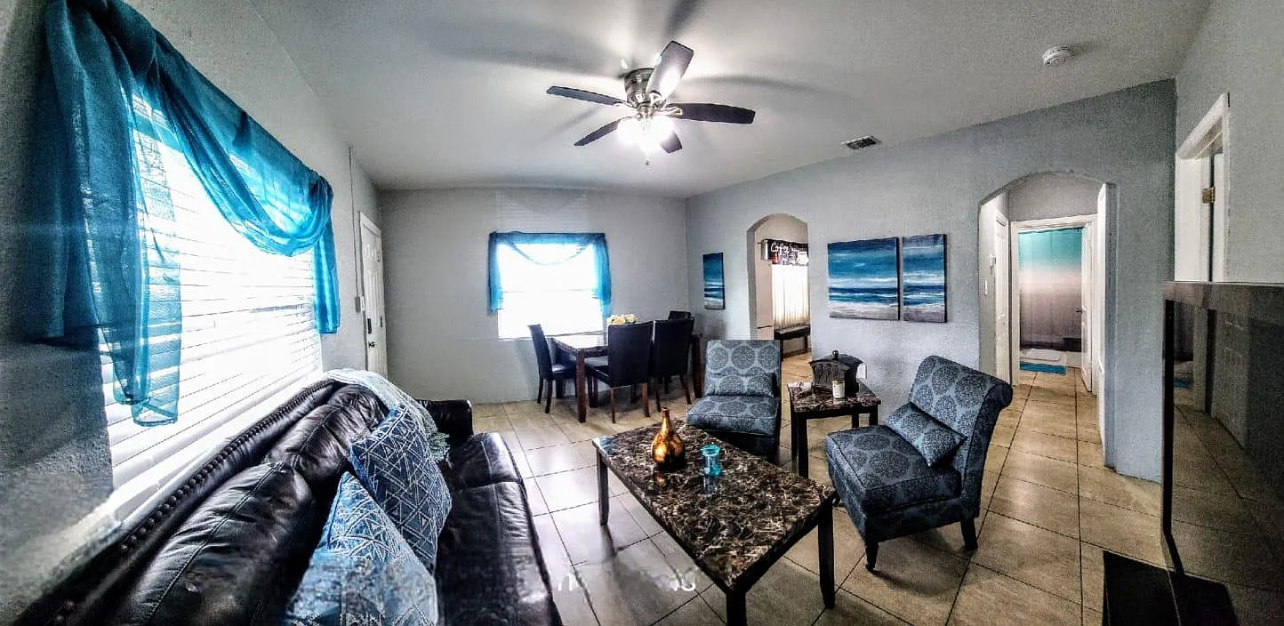 2705 W Columbus Dr — Photo 3