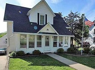 3704 N Iris Hill Rd, Freeport, IL 61032