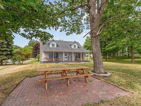 2nd image of 644 N Lakeview Dr