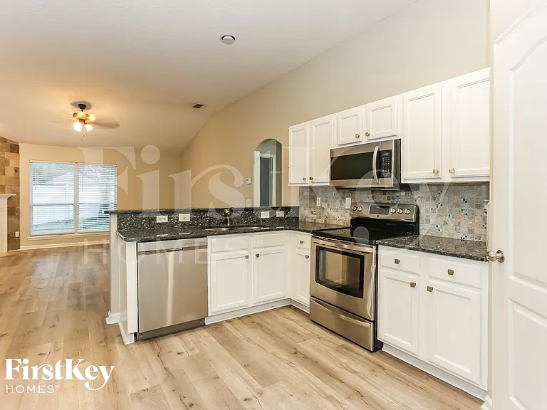 2444 Bentwater Dr W — Photo 8