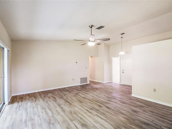 4th image of 3902 33rd Avenue Dr W