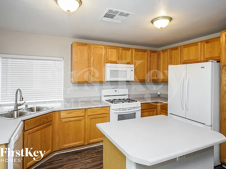 985 Blue Lantern Dr — Photo 6