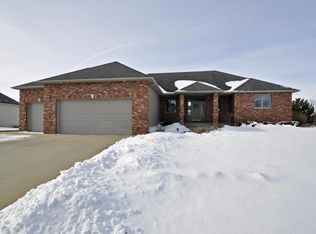 1908 Scenic Point Ln SW, Rochester, MN 55902