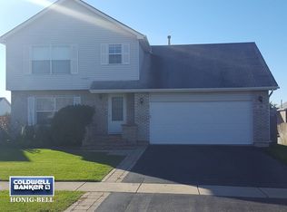 39 Austrian Dr, Romeoville, IL 60446