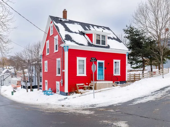 94 King St, Lunenburg, NS B0J 2C0