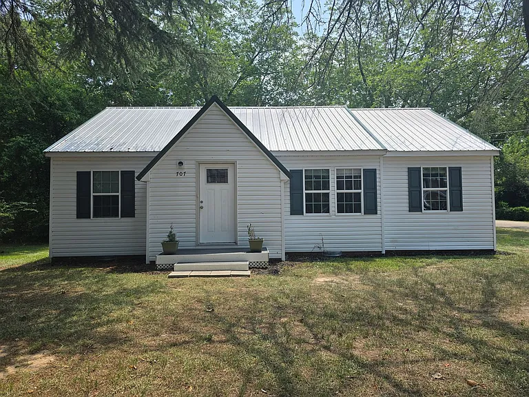 707 Miller Ave — Photo 1