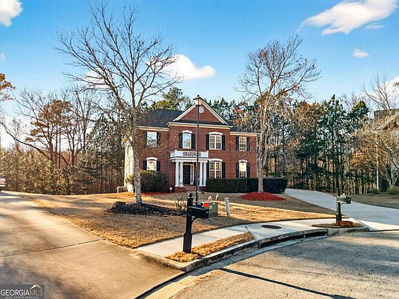 2nd image of 475 Ridgewood Dr