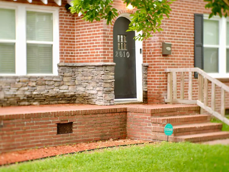 2601 Marion St — Photo 4