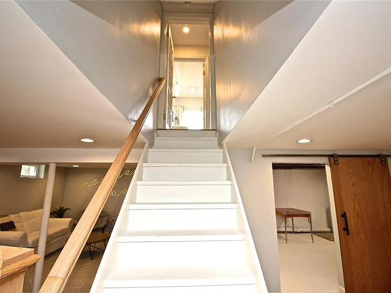 139 Coggeshall Ave — Photo 40
