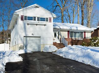 7 Miller Rd, Poughkeepsie, NY 12603