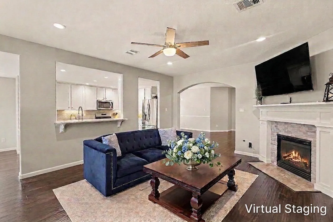 3 bed, 2.0 bath, 2069 sqft, $2,500 — Photo 4