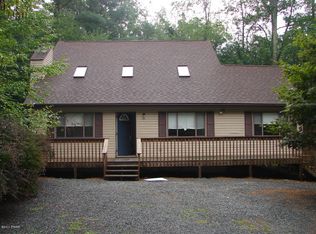 121 Terrace Dr, Lakeville, PA 18438