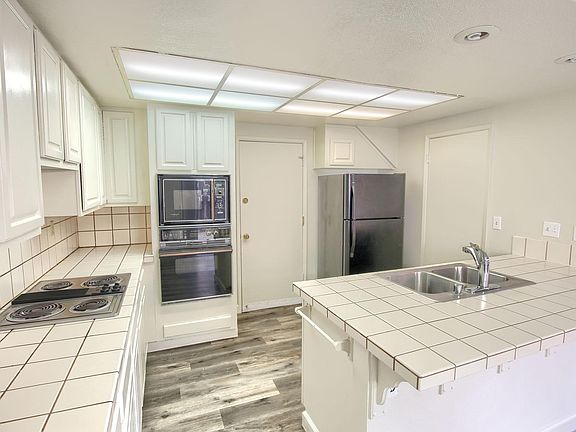 4th image of 834 Bing Dr