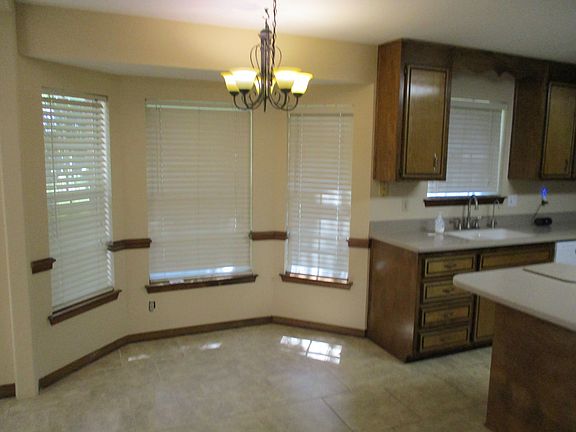 Breakfast nook in bay window