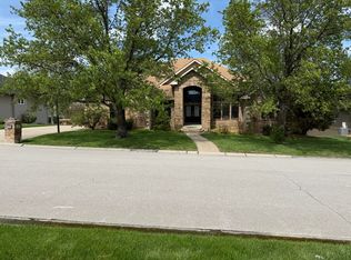 305 E Meadow Ln, Marshall, MO 65340