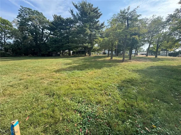 E Ray 36d Dr, Zanesville, OH 43701