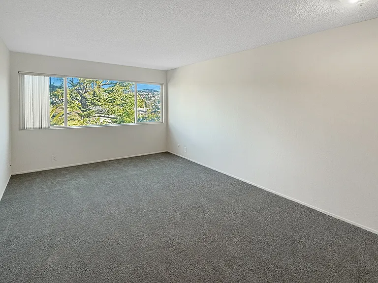 480 Crescent — Photo 21