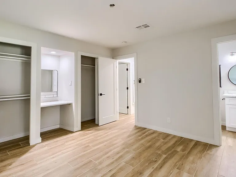1402 W Berridge Ln — Photo 25