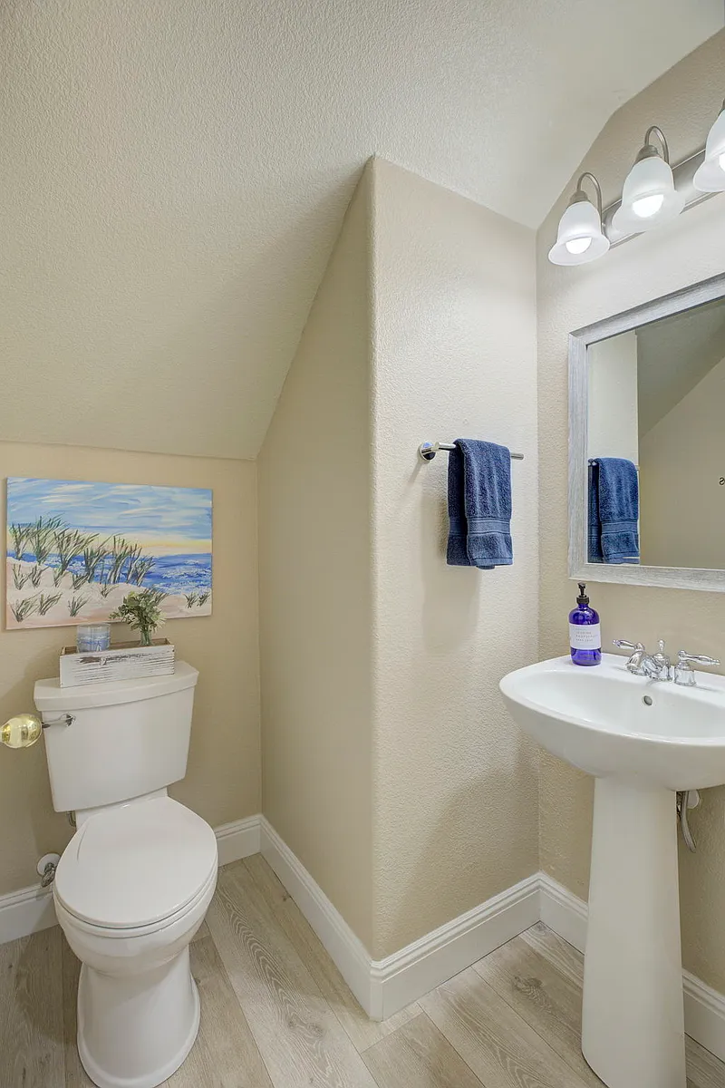 Building Photo - 2050 Sierra View Cir #2-1