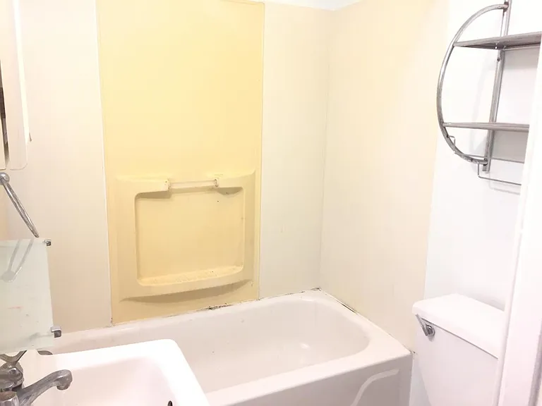 2036 Locust St #4C — Photo 5