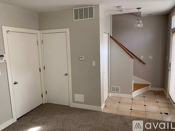 3rd image of 7207 N Oakley Ave