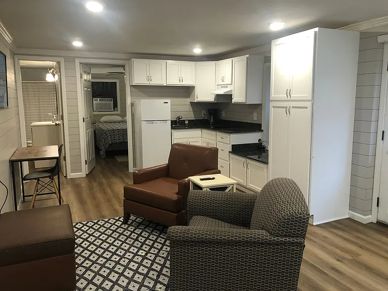3 bed, 1.0 bath, 1000 sqft, $1,850 — Photo 41