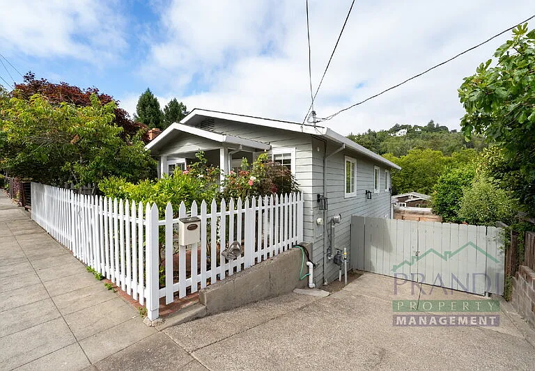 40 Pleasant Ln — Photo 1